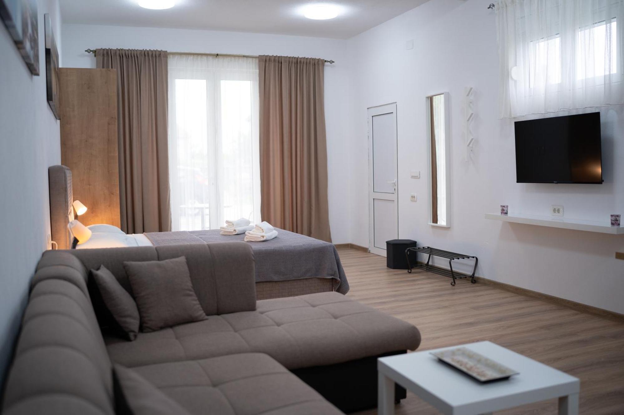 Dane Apartment Airport Podgorica Mitrovici  المظهر الخارجي الصورة
