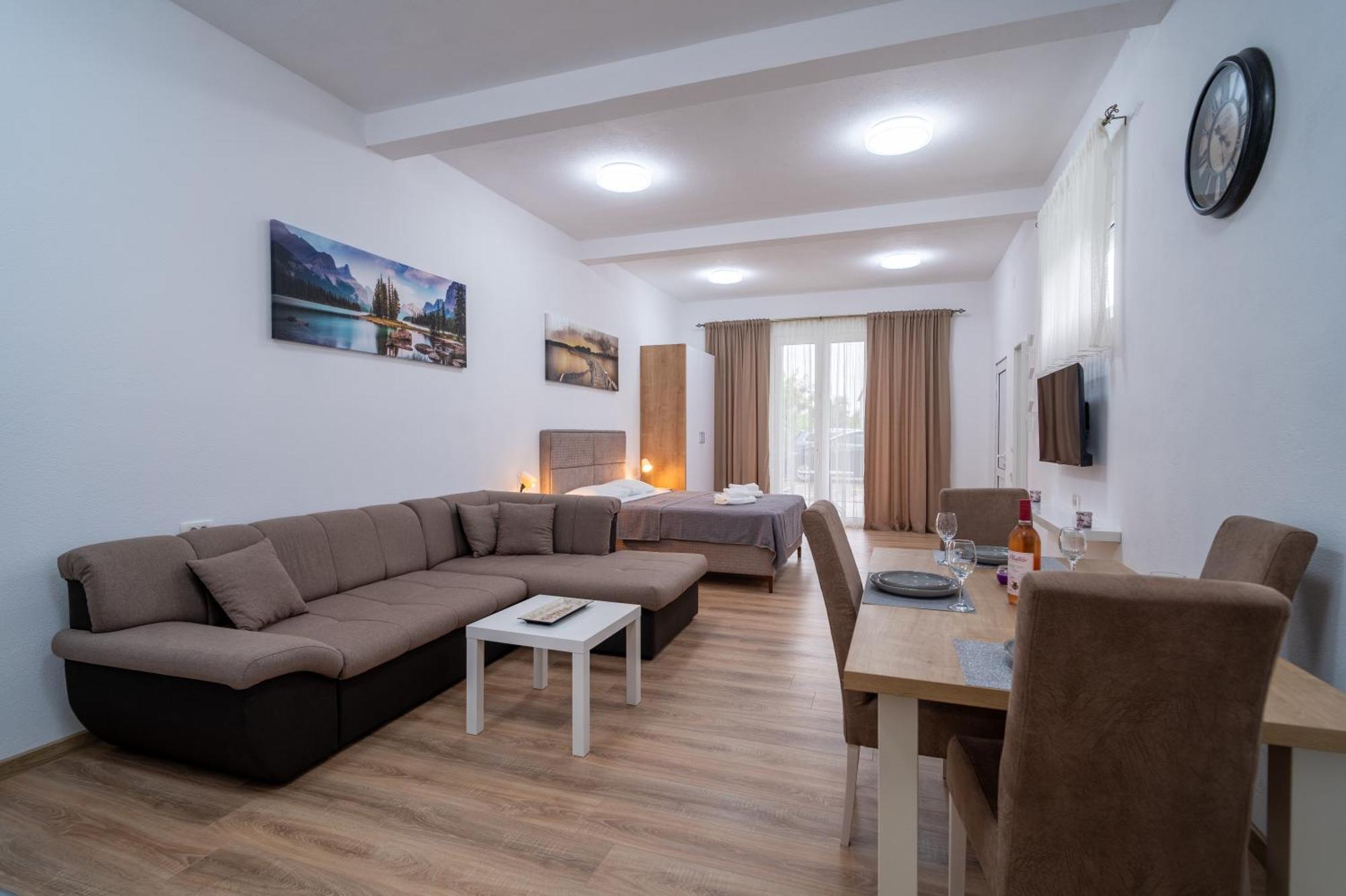 Dane Apartment Airport Podgorica Mitrovici  المظهر الخارجي الصورة
