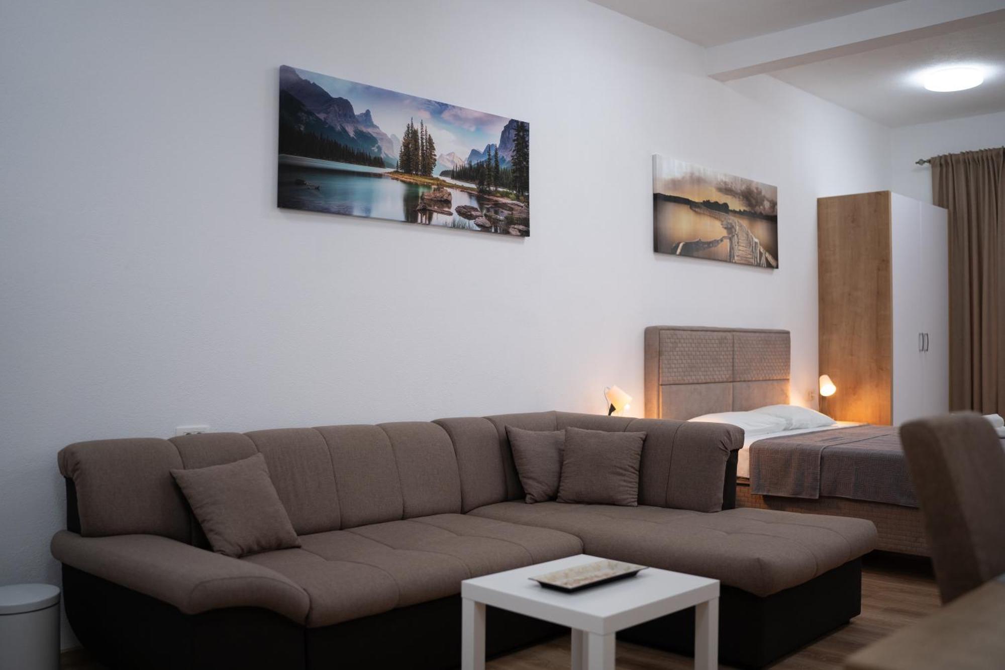 Dane Apartment Airport Podgorica Mitrovici  المظهر الخارجي الصورة