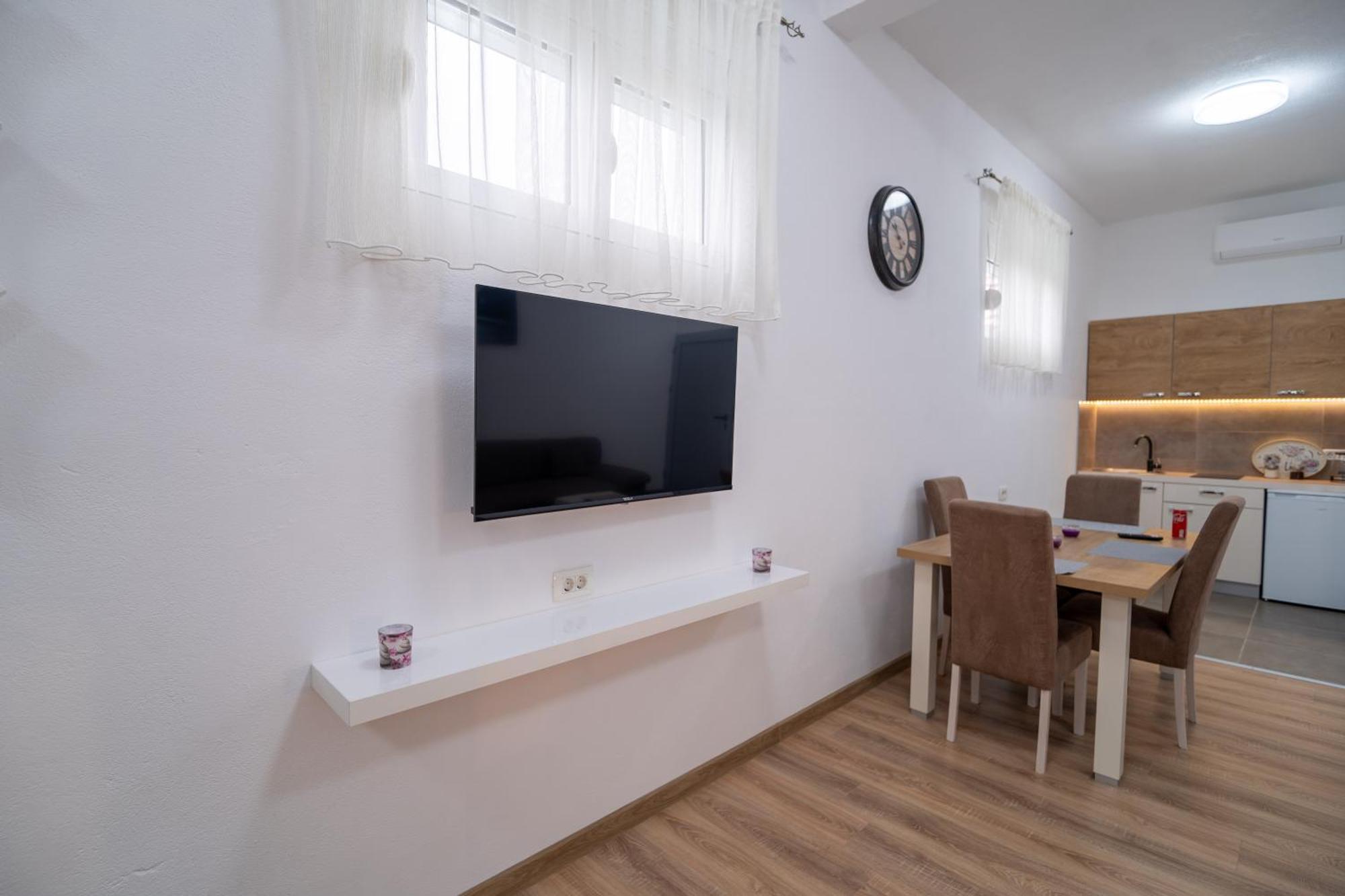 Dane Apartment Airport Podgorica Mitrovici  المظهر الخارجي الصورة